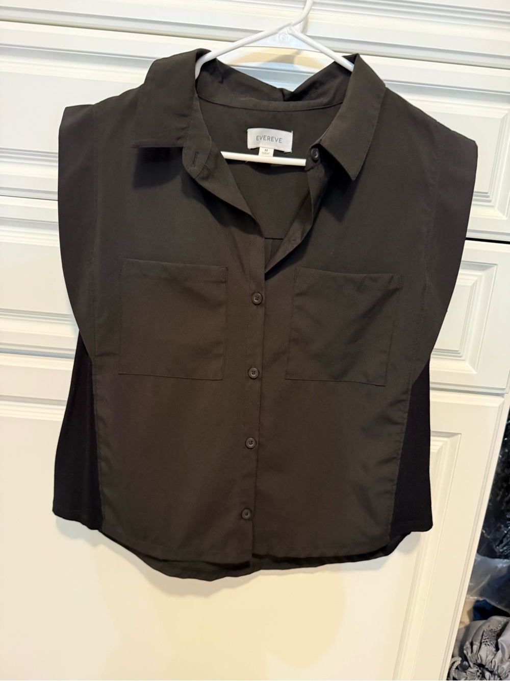 Evereve Black Sleeveless Button-Down Shirt with Patch Pockets
